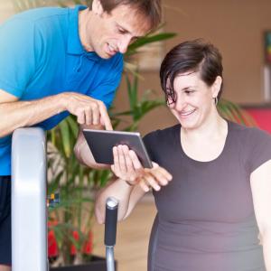 Hr-woman-exercise-plan-team-square