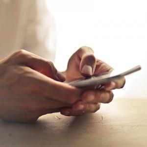 Blurred-background-close-up-device-square